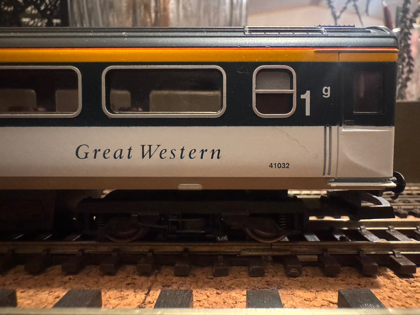 Lima (OO) Ex British Rail MK3s in Great Western ‘Merlin’ livery. Full Coaching Rake Bundle 