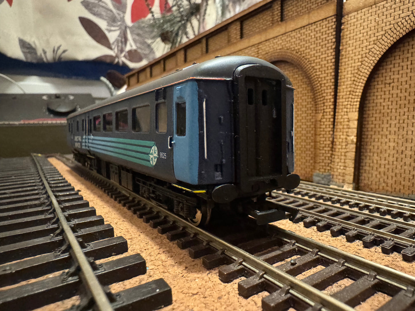 Hornby Railroad R4624 (OO) Ex British Rail MK2F Brake Open Standard No.9525 in Direct Rail Services Compass Livery 