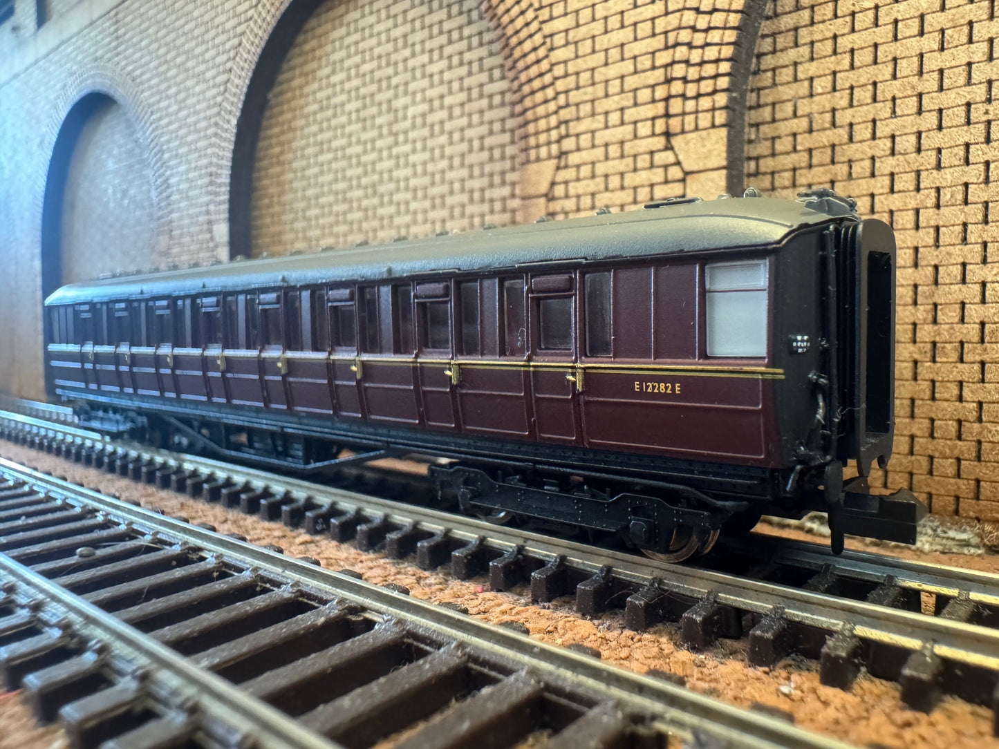 Dapol 2S-013-010 (N Gauge) Pines Express 9F 92220 “Evening Star” and Four Gresley Coaches. DCC Fitted 