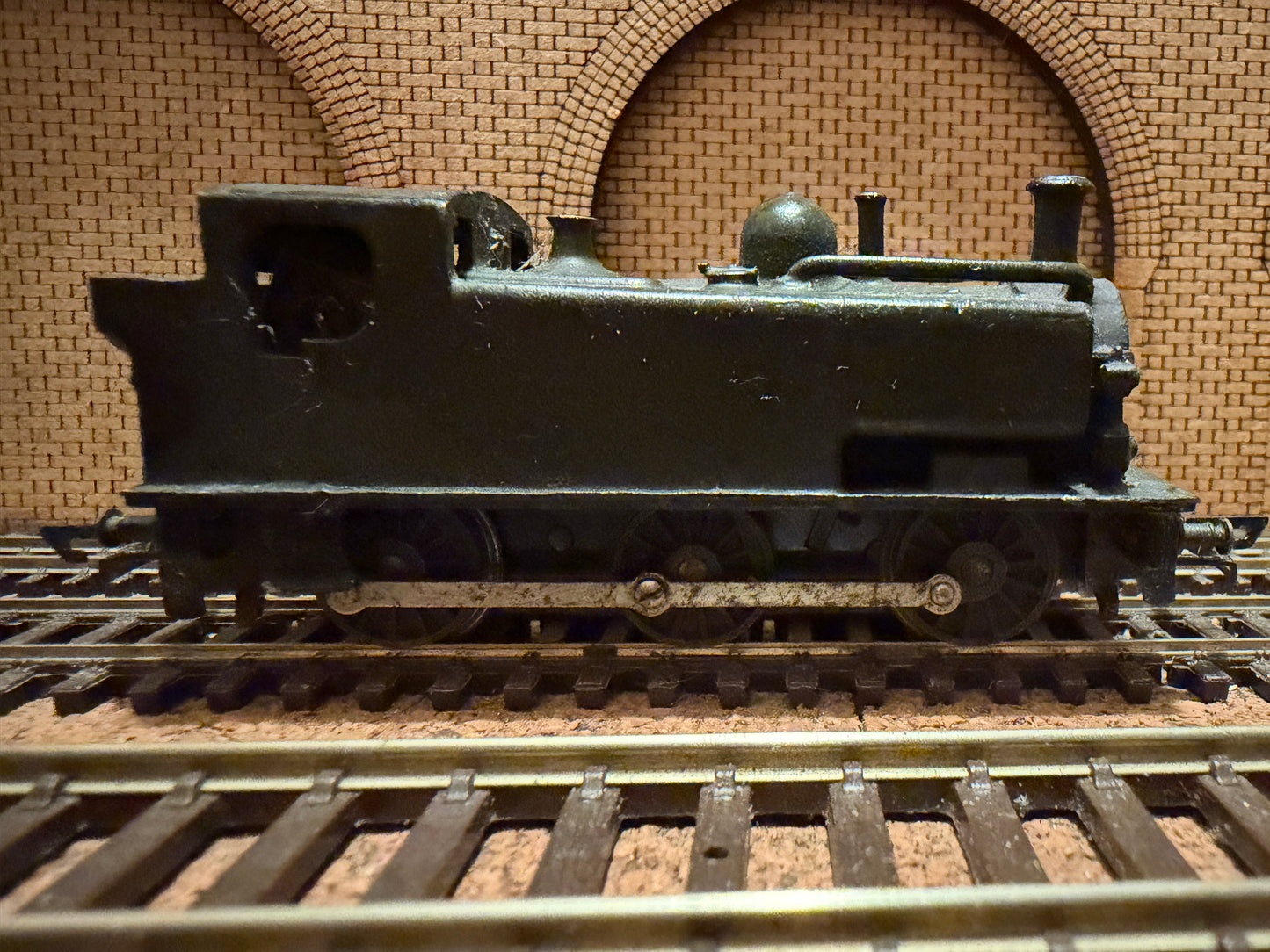 Tri-ang / Unknown (TT) Great Western Railway 97xx Condensing Pannier in undercoat black. 