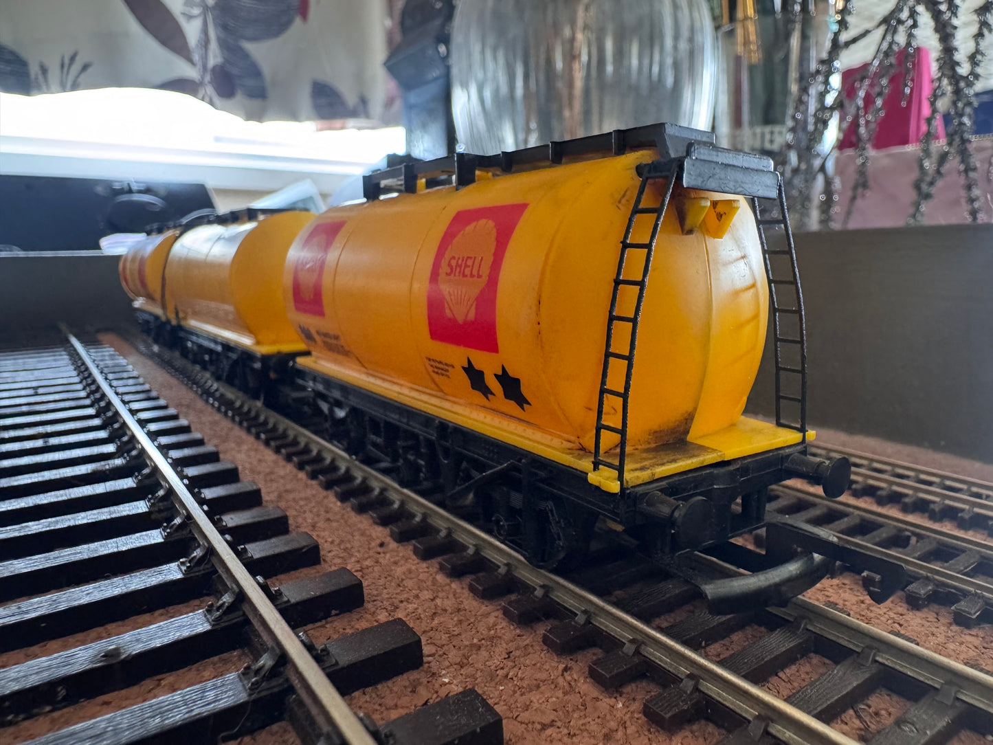 Hornby R132 (OO) Shell TTA Tank Bundle 