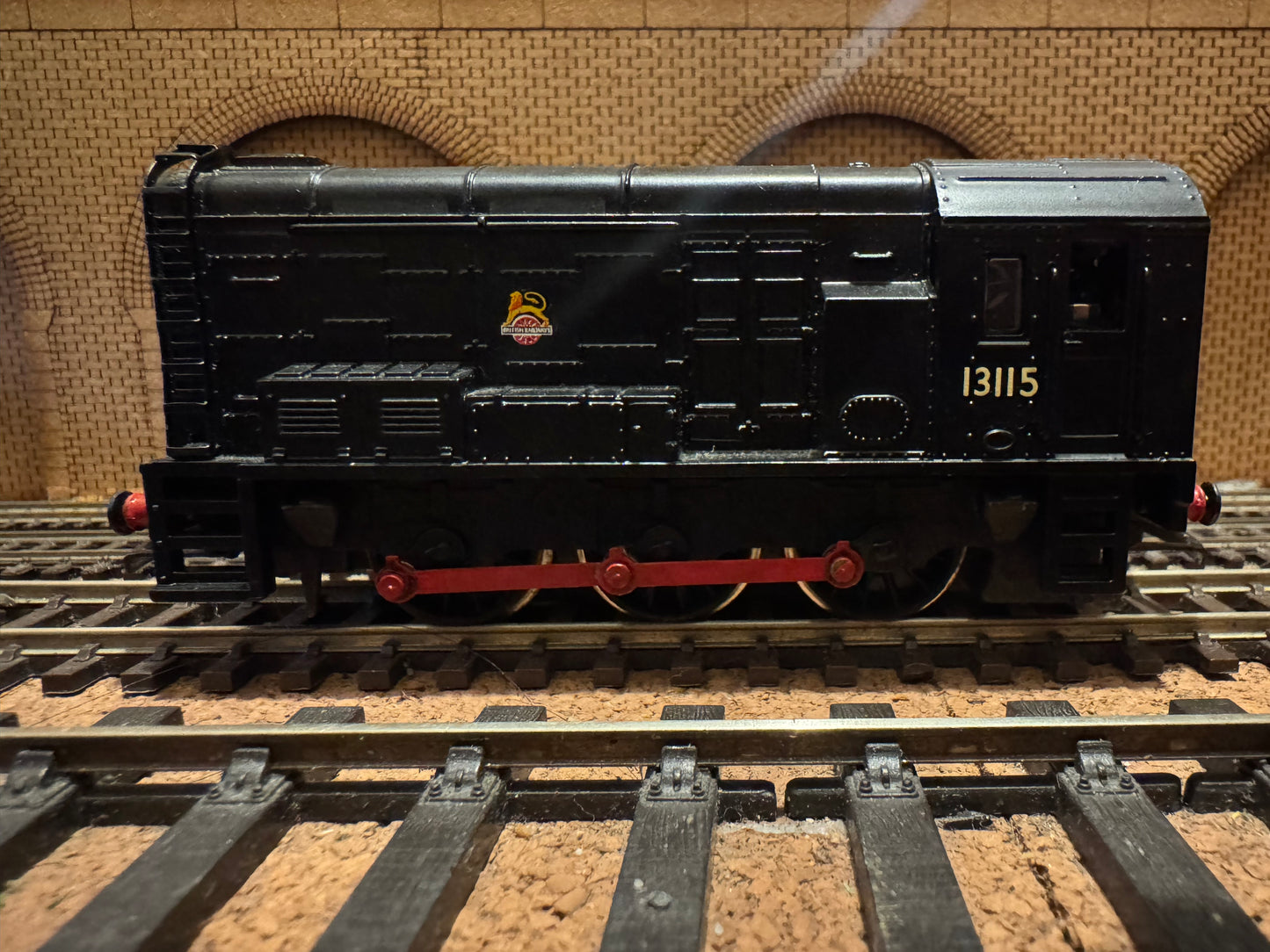 Wrenn W2232 (OO) British Railways, English Electric 350HP Diesel Electric Shunter [08] No.13115 in Unlined BR Black 