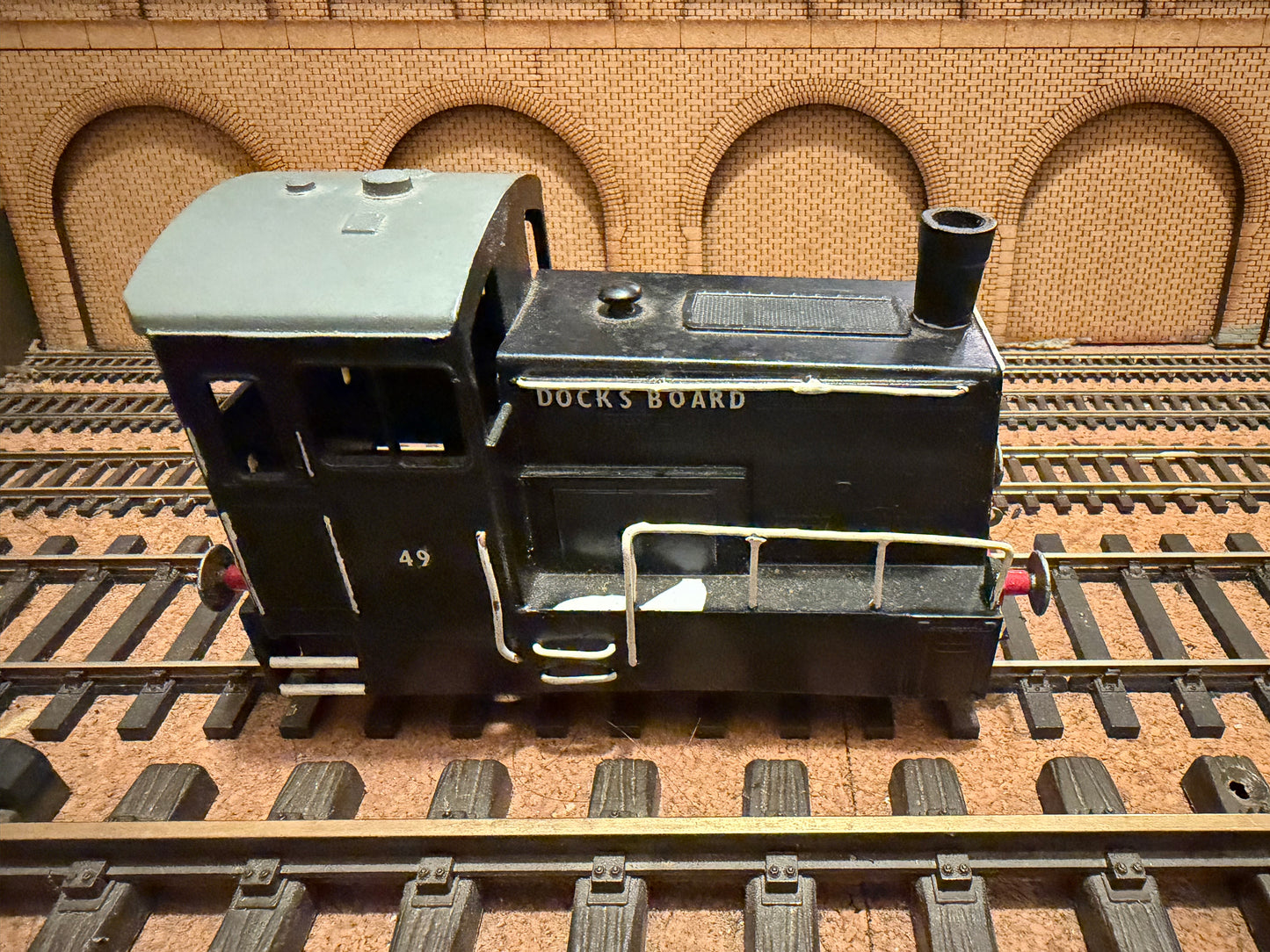 Lima 216546G (O) Freelance 0-4-0 Diesel Shunter in Docks Board Livery