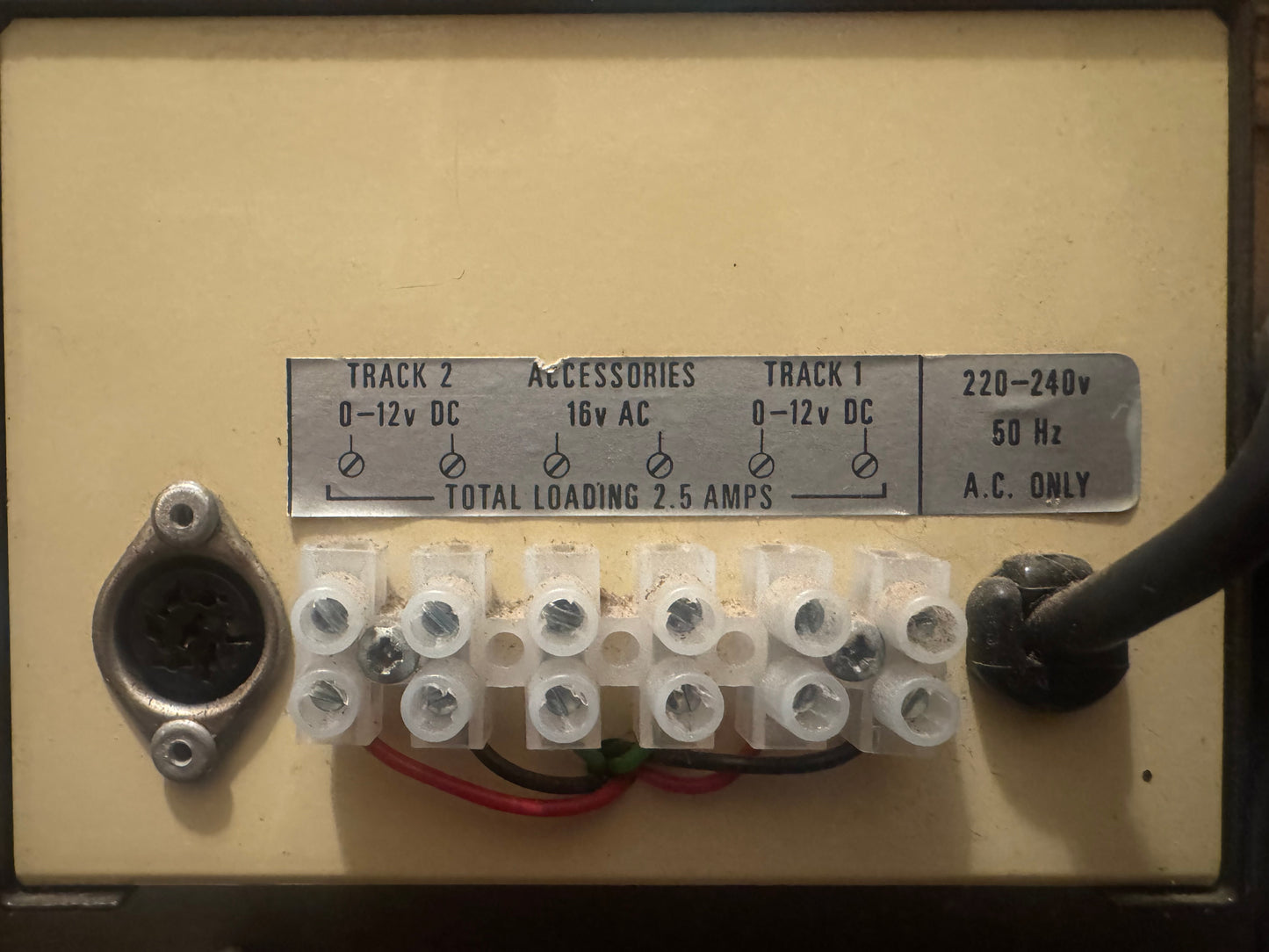 Gaugemaster 100M (N to O) Series 100M 12V DC Controller and Transformer. 