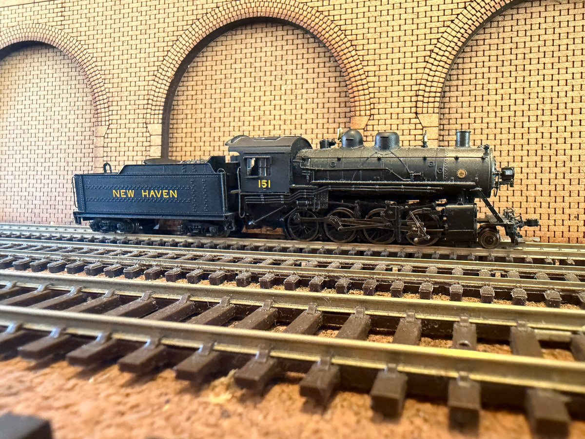 Bachmann Spectrum 81174 (N Scale) Baldwin 2-8-0 Consolidation No.151 with medium tender in New York, New Haven & Hartford Livery. DCC Ready 