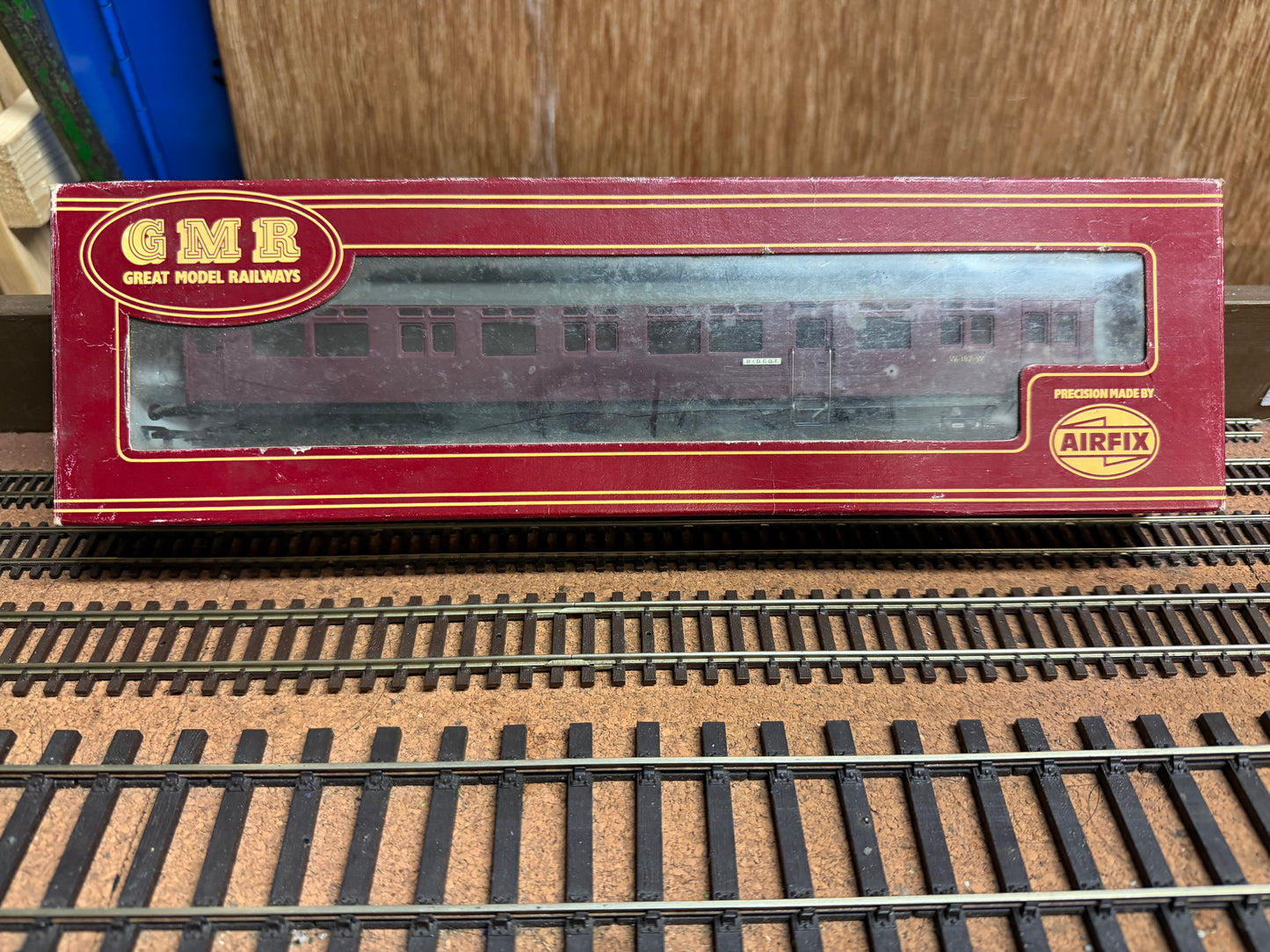 Airfix GMR 54256 (OO) Ex GWR Auto Coach No.W187W in unlined British Railways Maroon. 
