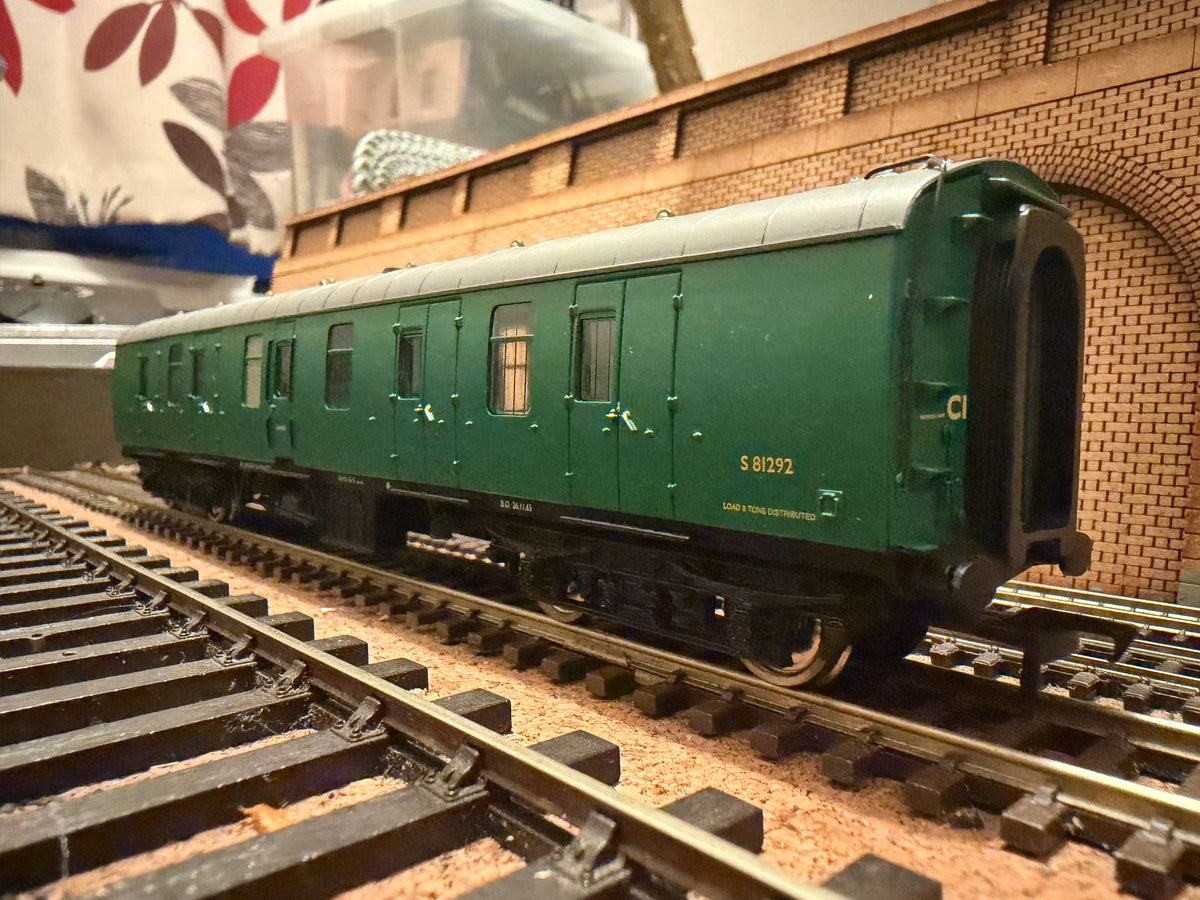Bachmann 39-178A (OO) British Railways MK1 57ft Baggage Gangwayed Full Brake No.S81292 in BR Southern Region Green 