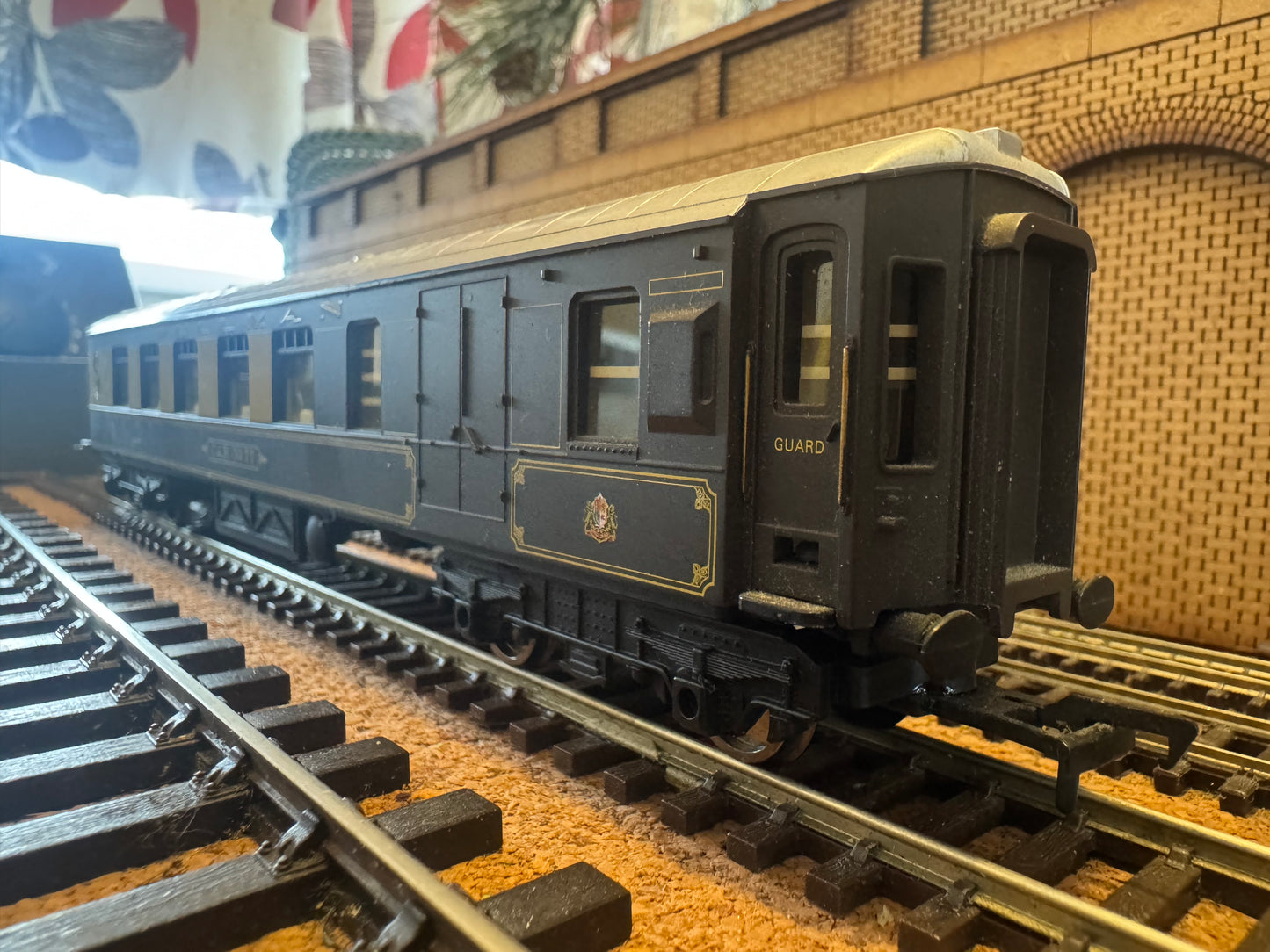 Hornby Railroad R236C (OO) Pullman Type K, Third Class Parlour Brake No.77 