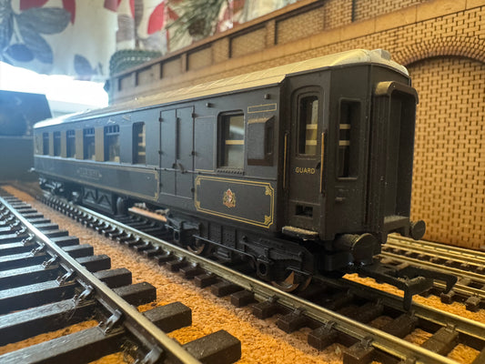 Hornby Railroad R236C (OO) Pullman Type K, Third Class Parlour Brake No.77 