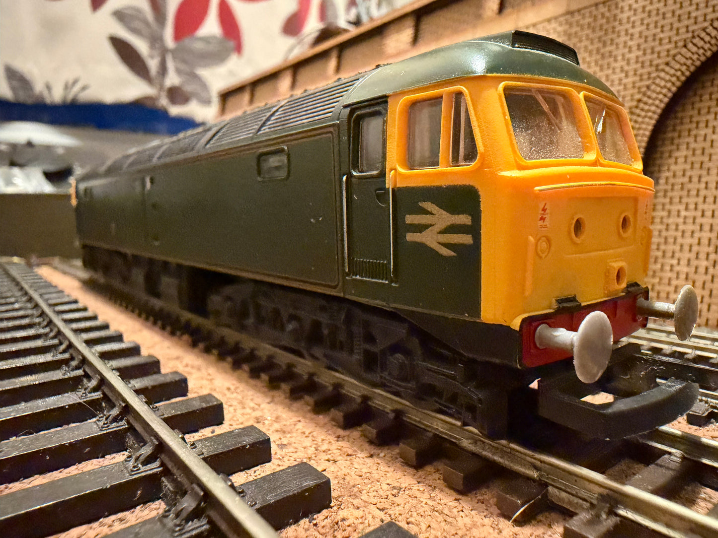 Lima 205213A (OO) British Railways Class 47/4 No.47628 “Sir Daniel Gooch” in GWR 150 Lined Brunswick Green