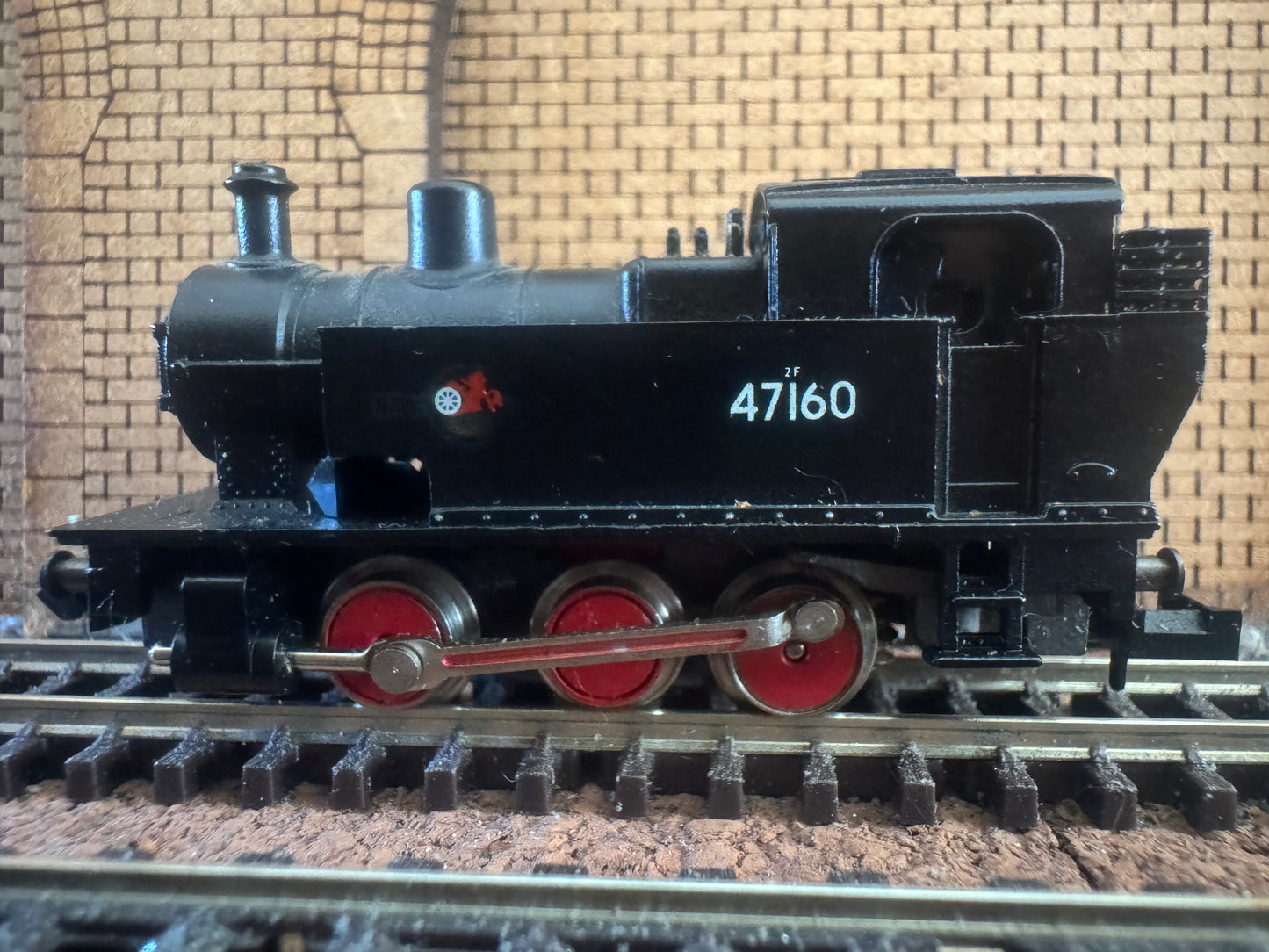Minitrix 12052Mini (N Gauge) Ex LMS ‘Fowler’ 2F Dock Tank No.47160 in British Railways Black. 
