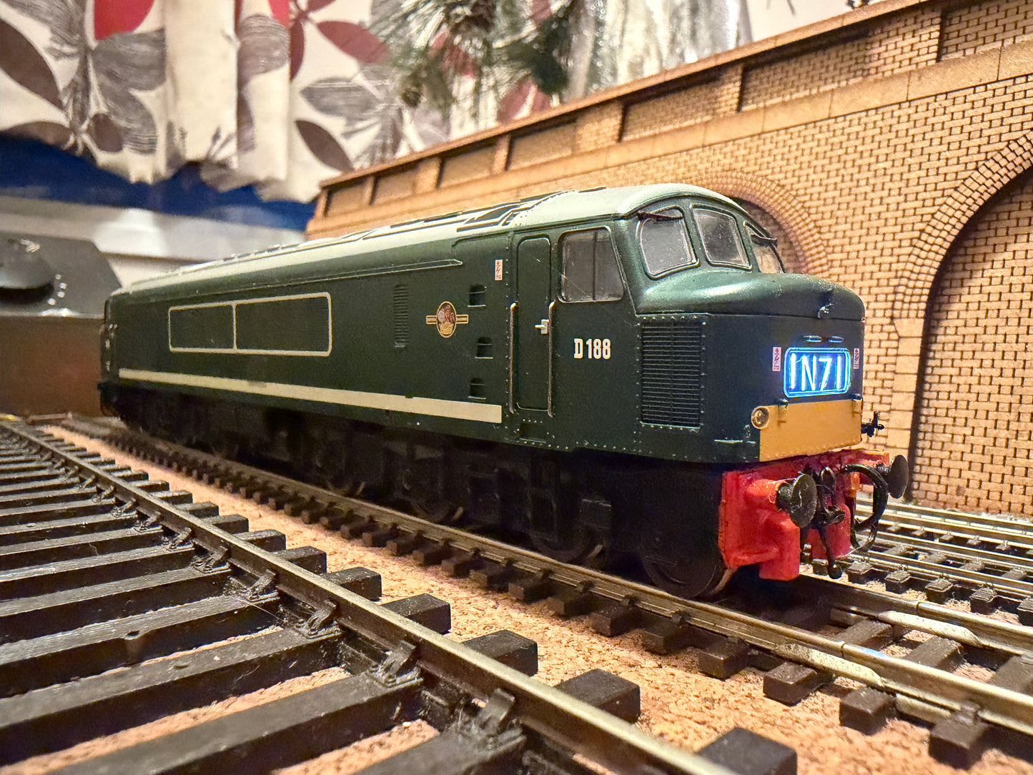 Bachmann 32-702DC (OO) British Railways, Sulzer / Brush Type 4 [Class 46] ‘Peak’ D188 in BR Green with small yellow ends. DCC Fitted 