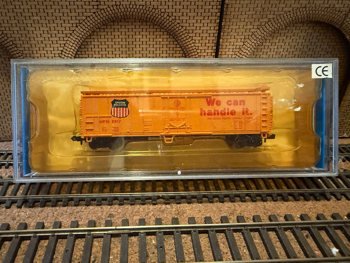 Bachmann Silver Series 70951 (N Scale) Union Pacific Railroad 50ft Steel Refrigerator Car No.UP166817 in UP Yellow 