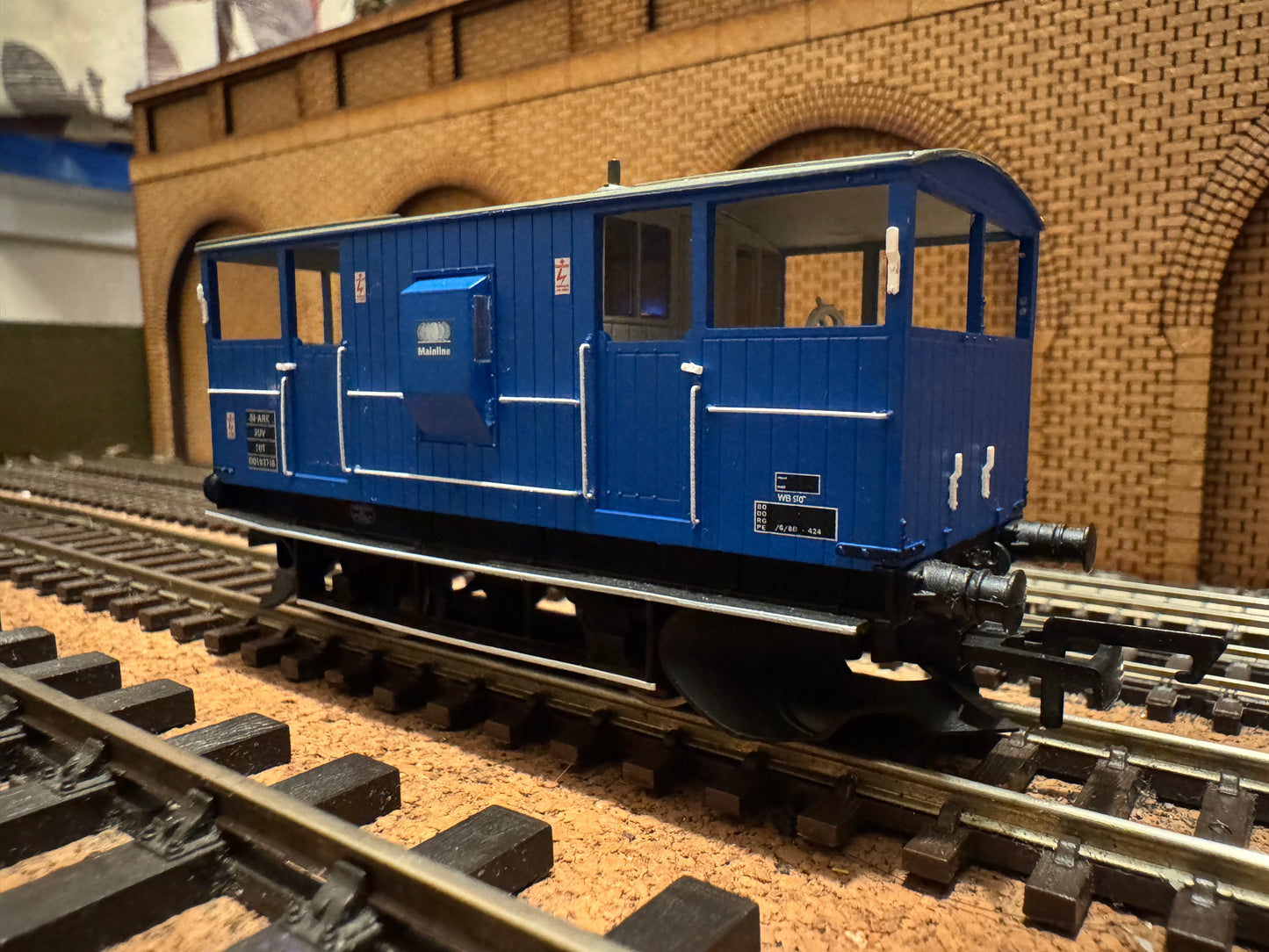 Hornby R6711 Ex BR, ‘Shark’ Ballast Plough Brake Van No.DB993748 in Mainline Freight Livery