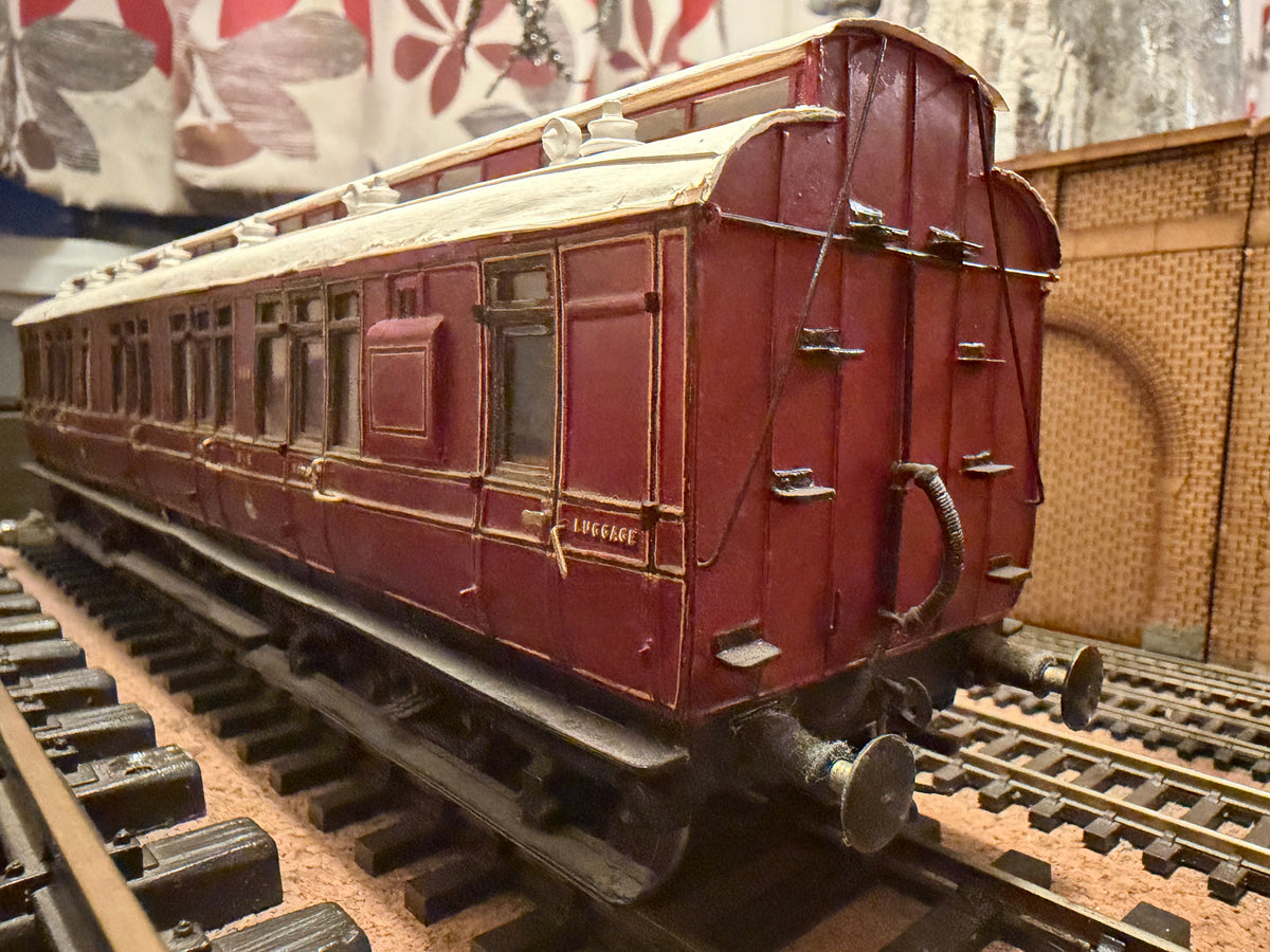 Slaters (O Gauge) Midland Railway Clerestory Lavatory Brake Composite No.266 in Midland Railway Crimson Lake 
