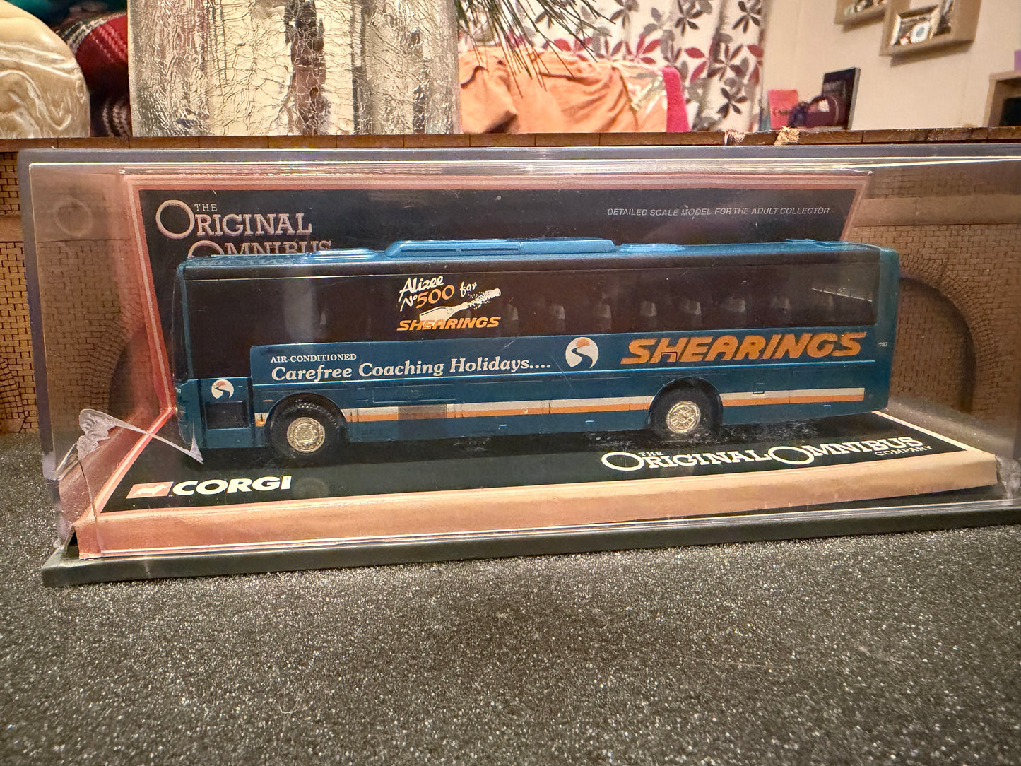 Corgi 42715 (1:76 / OO) Van Hool Alizee in Shearings 500th Livery. Fleet Number 707, Registered Number N707UVR. Limited Edition No.4982 of 11900 