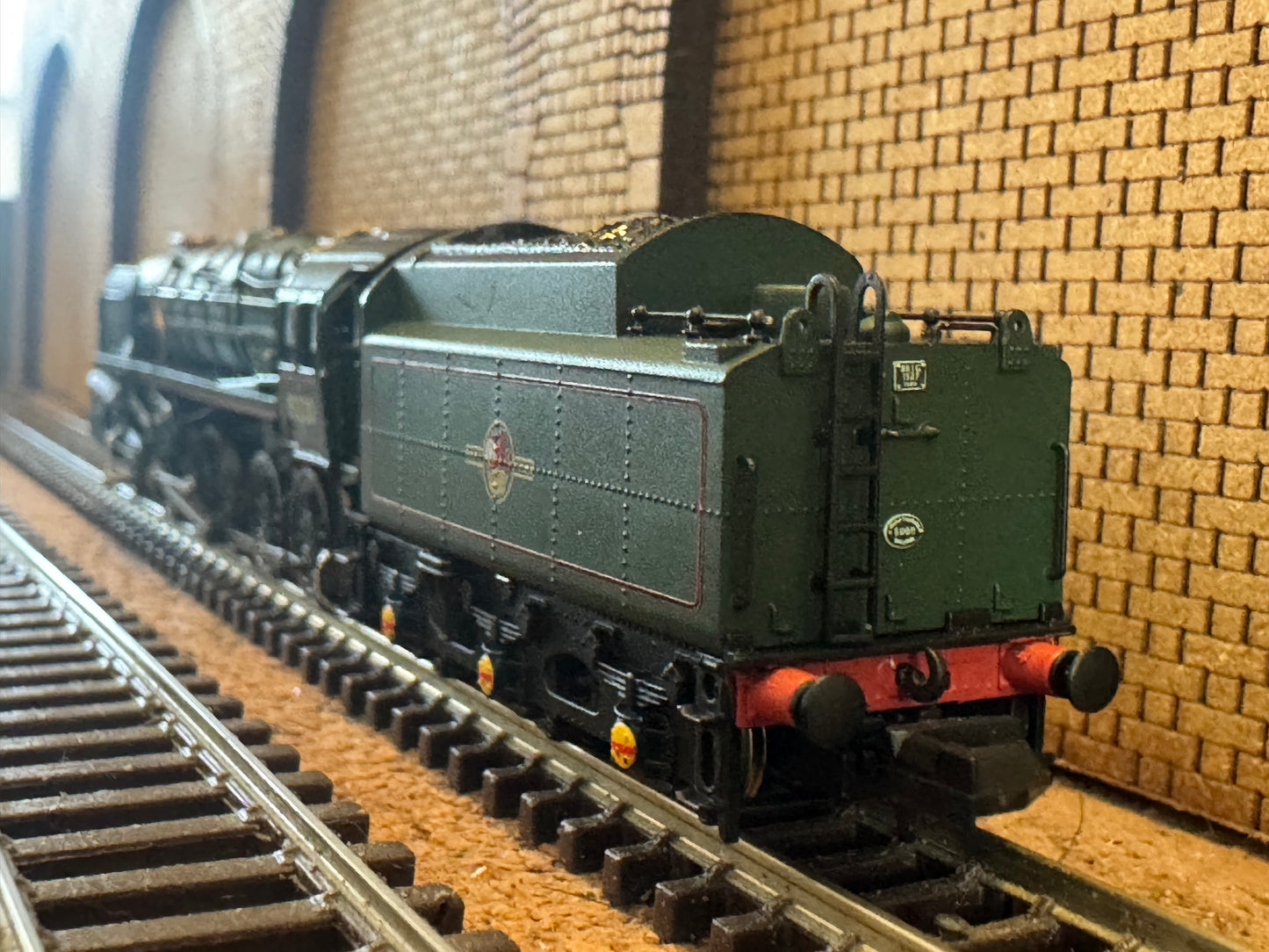 Dapol 2S-013-010 (N Gauge) Pines Express 9F 92220 “Evening Star” and Four Gresley Coaches. DCC Fitted 