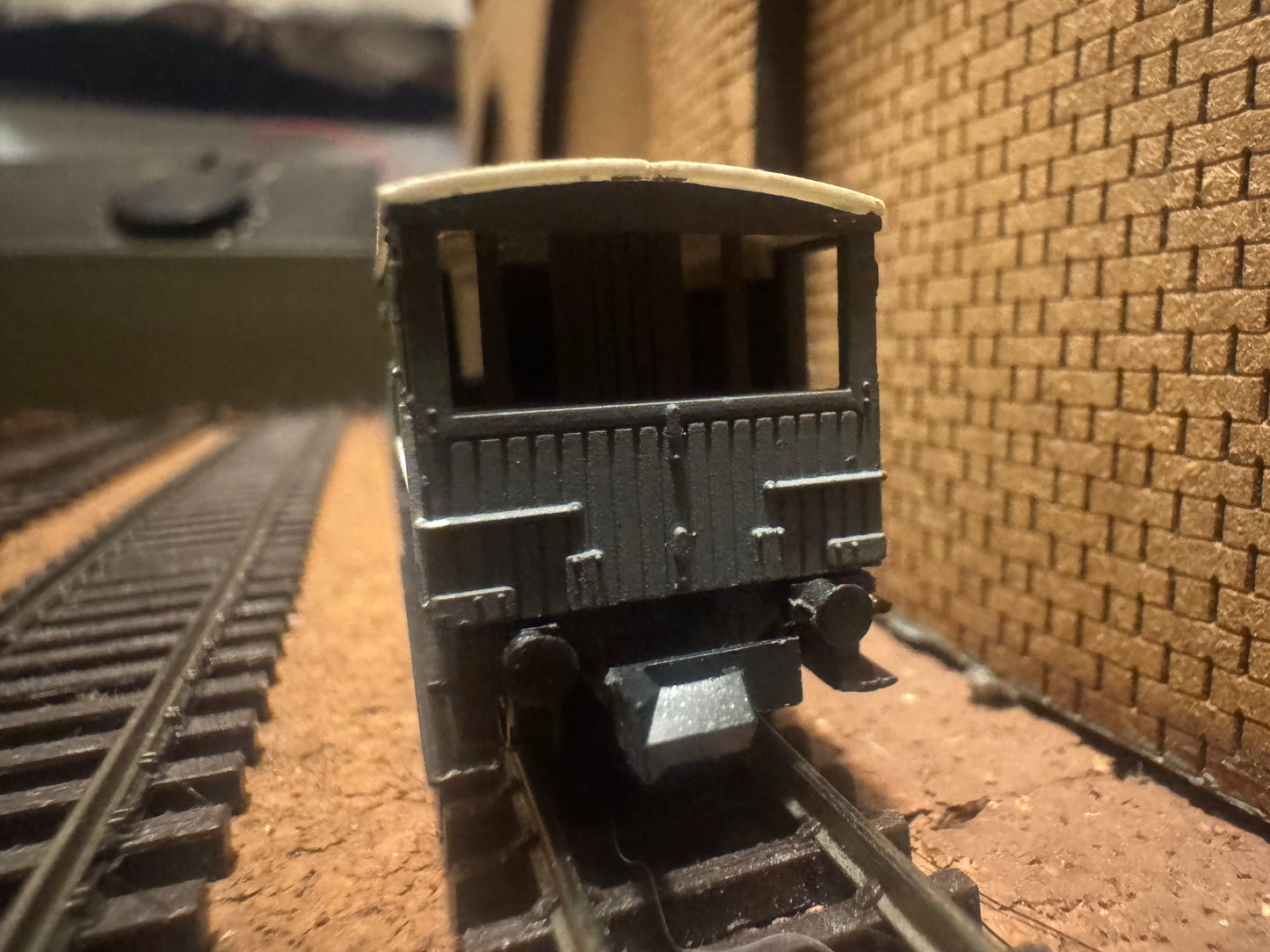 Peco NR-48T (N Gauge) London Midland & Scottish Railway, 20T Brake Van No.1675