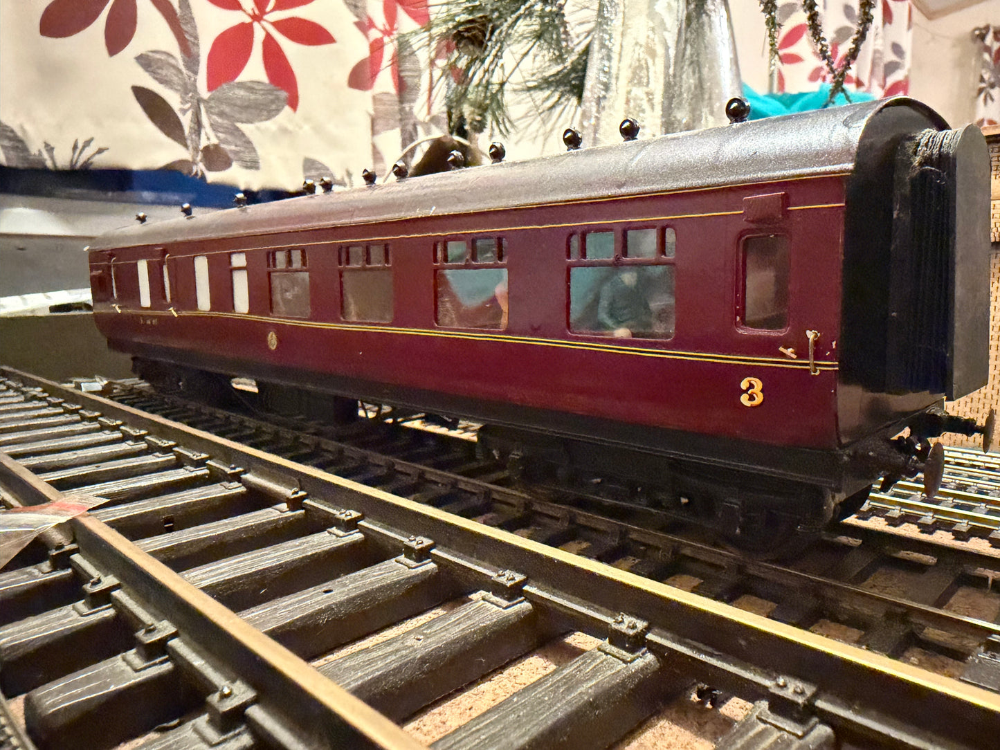 Exley (O Gauge) London Midland & Scottish Railway ‘Stanier’ Corridor Brake 3rd. No Number in LMS Crimson 