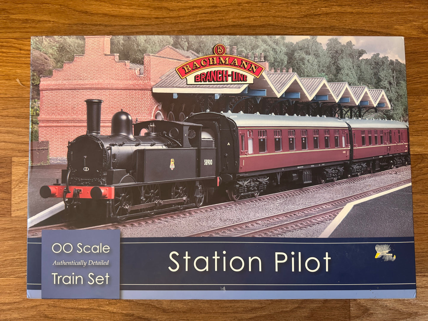 Bachmann 30-180 (OO) Station Pilot Starter Set. DCC Ready 