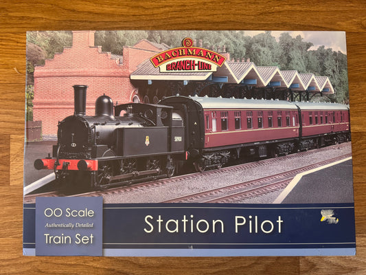 Bachmann 30-180 (OO) Station Pilot Starter Set. DCC Ready 