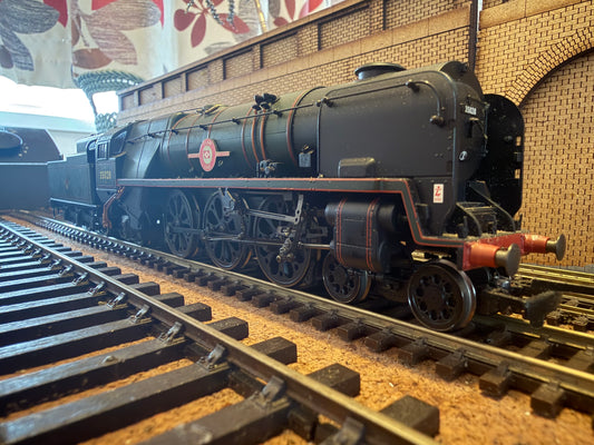 Hornby R2169 (OO) Ex SR, Rebuilt Merchant Navy No.35028 “Clan Line” in British Railways Lined Passenger Green. Shed code, 70A Nine Elms Depot)