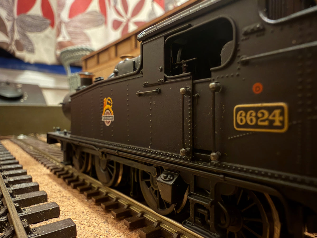 Bachmann 32-079 (OO) Ex GWR, 56XX ‘Taff Tank’ No.6624 in British Railways Lined Black. (Shed Code, 84D, Leamington Spa Depot). 