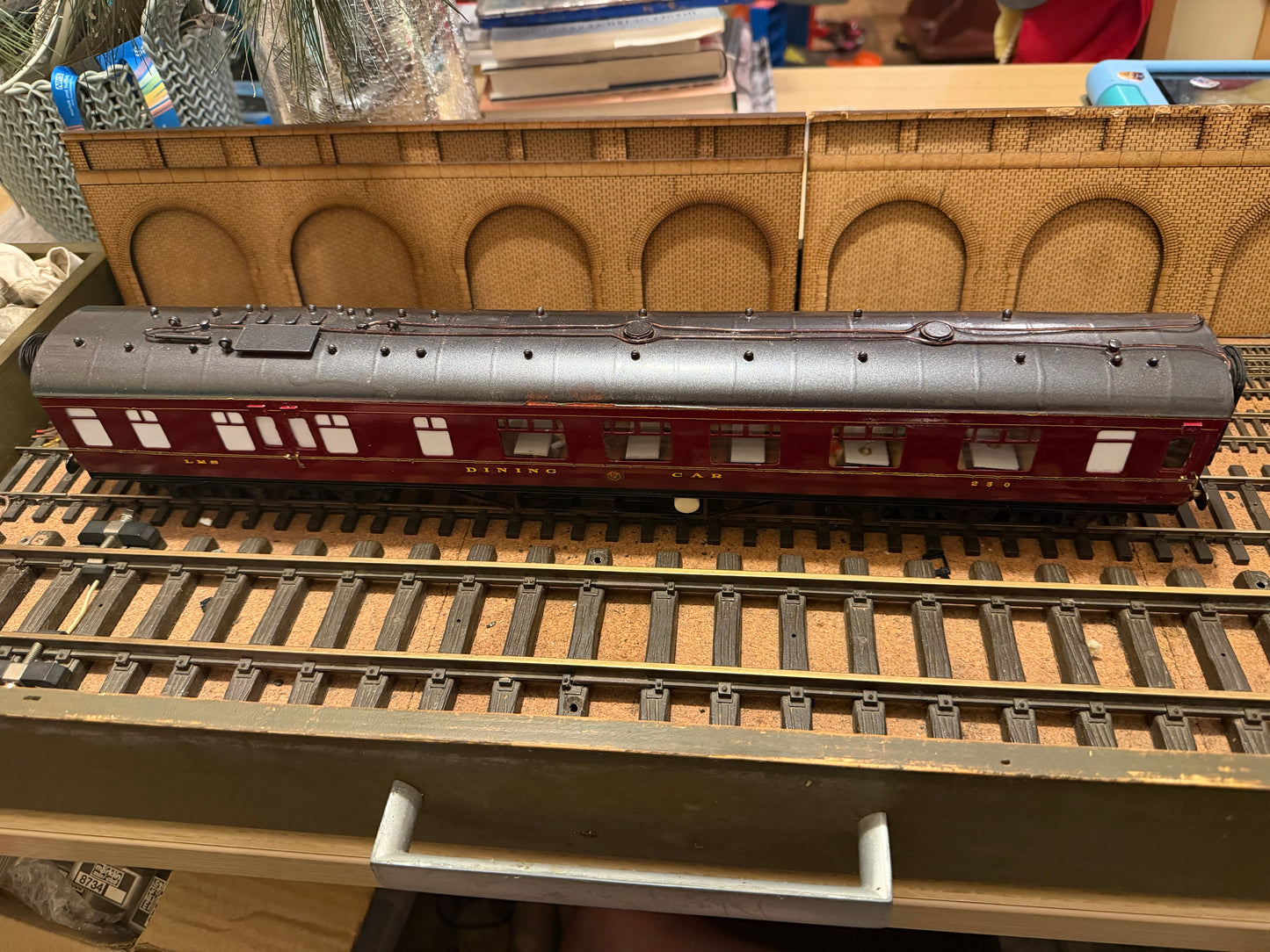 GM Coaches (O Gauge) London Midland & Scottish Railway, 68ft Twelve Wheel Dining Car No.250 