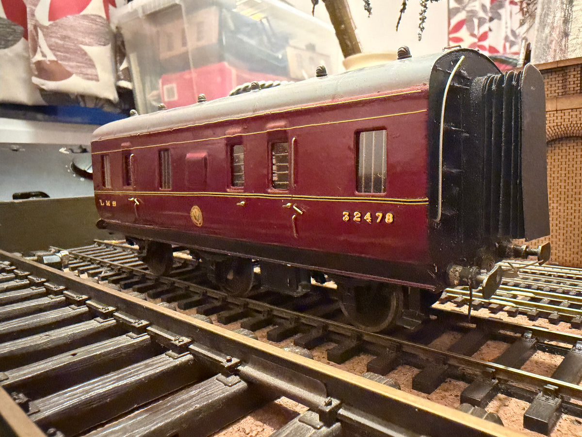 Westdale / Scratch Built (O Gauge) London Midland & Scottish Railway, ‘Stainer’ Stove R / Six Wheeled Baggage Gangwayed Brake No.32478 in LMS Lined Crimson 
