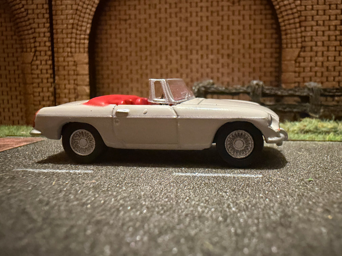 Oxford Diecast 76MGB007 (1:76 / OO) MG B Roadster in Chelsea Grey. 