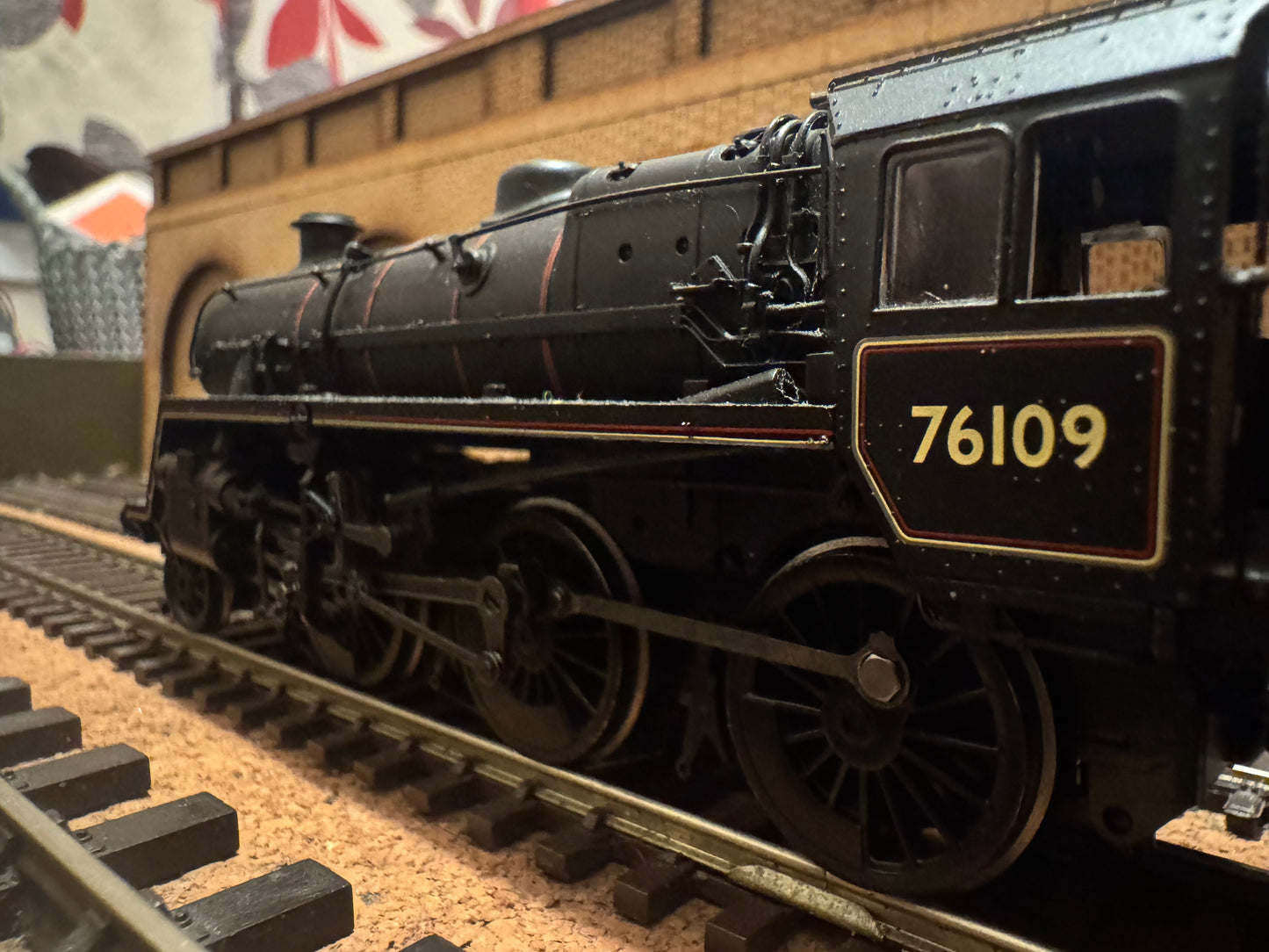 Bachmann 32-955 (OO) British Railways, Standard 4MT 2-6-0 No.76109 in Lined British Railways Black. (Shed Code 62A, Thornton Depot) DCC Ready 