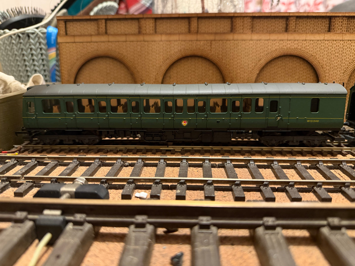 Lima 205137 (OO) British Railways, Pressed Steel, Two Car Diesel Multiple Unit [Class 117] x2 DMBS in BR green with small yellow ends. 