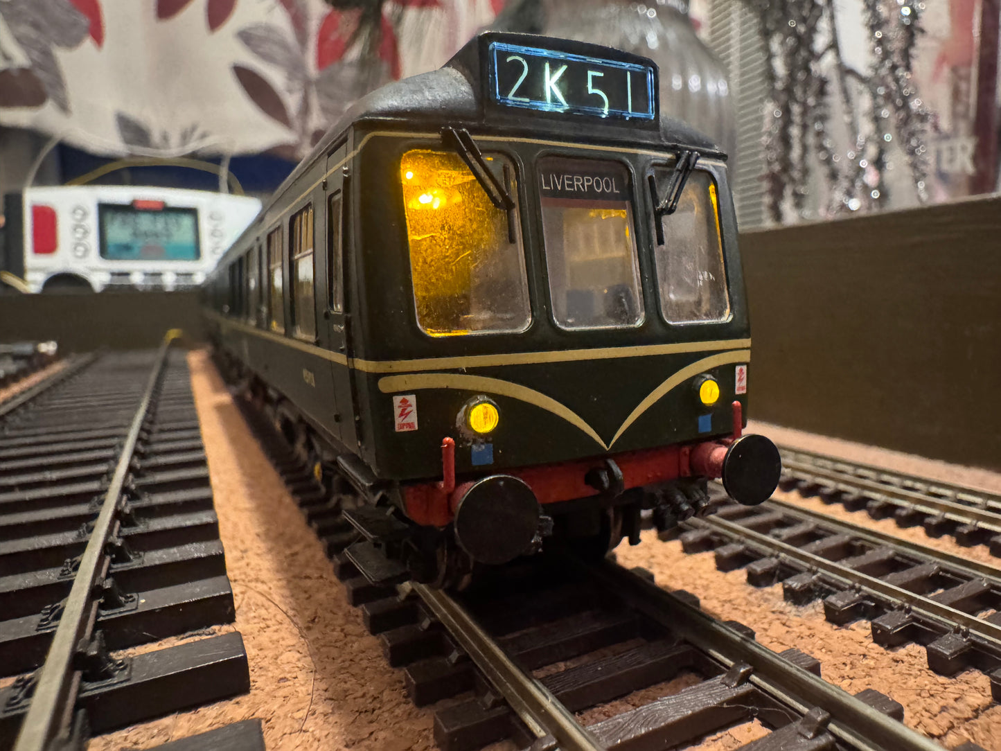 Bachmann 32-900A (OO) British Railways Class 108 DMU Units M52043 & M51928 in BR Green with Speed Whiskers. DCC Sound fitted 