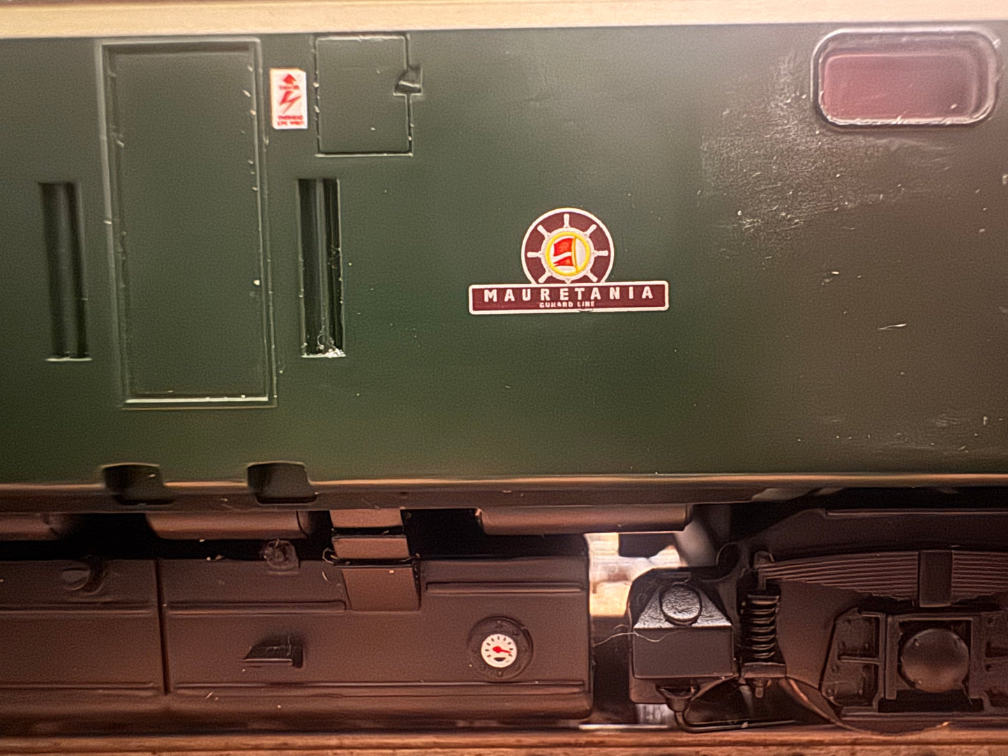 Bachmann 32-480DS (OO) British Railway, English Electric Type 4, [Class 40] No.D211 “Mauretania” in BR Green. DCC Sound Fitted. 