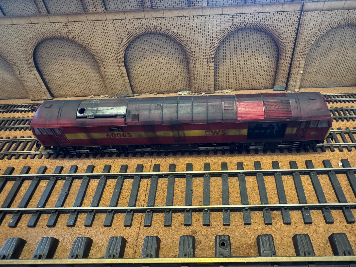 Accurascale ACC2897 (OO) Ex BR Class 60, No.60065 “Spirit of Jaguar” in Heavily weathered EWS livery. DCC Sound Fitted 