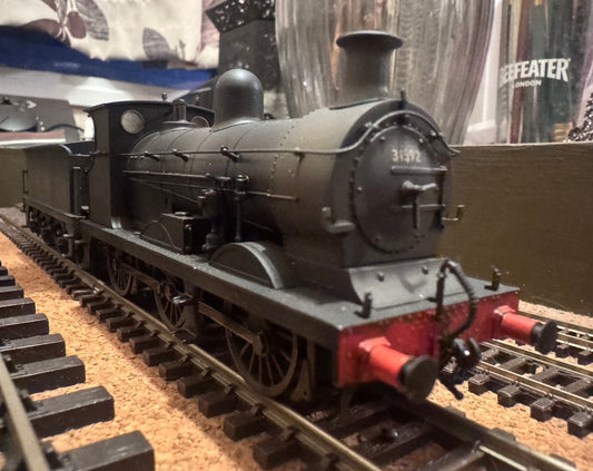 Bachmann 31-461 (OO) Ex SECR / SR C Class No.31592 in Heavily Weathered British Railways Unlined Black. DDC Ready 