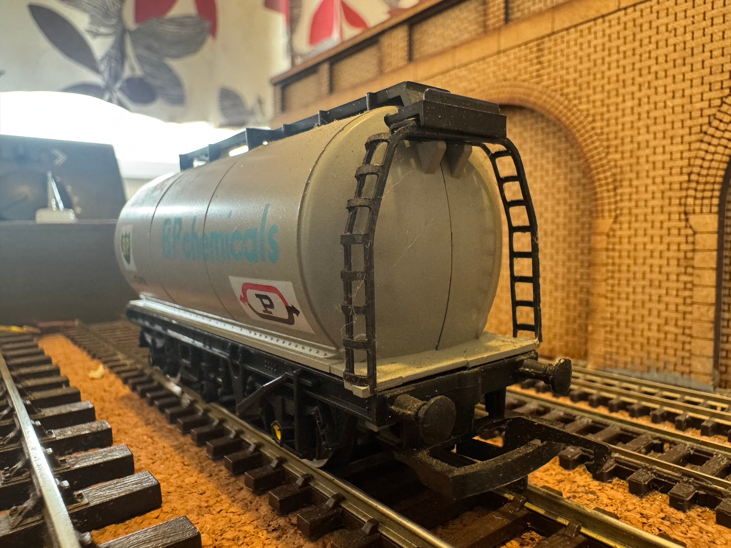 Hornby R.218 (OO) British Rail, TTA Tanker wagon in BP Chemicals Livery 
