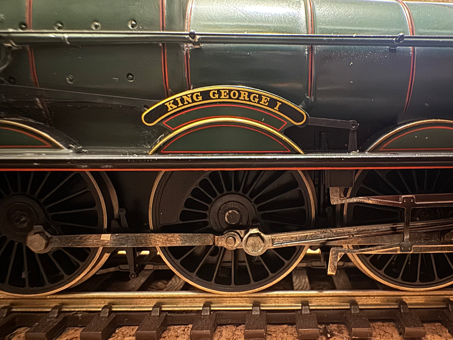 Hornby R2544 (OO) Great Western Railway 60xx ‘King Class’ No.6006 “King George I” in GWR Pre-war Shirt Button Livery. DCC Ready 