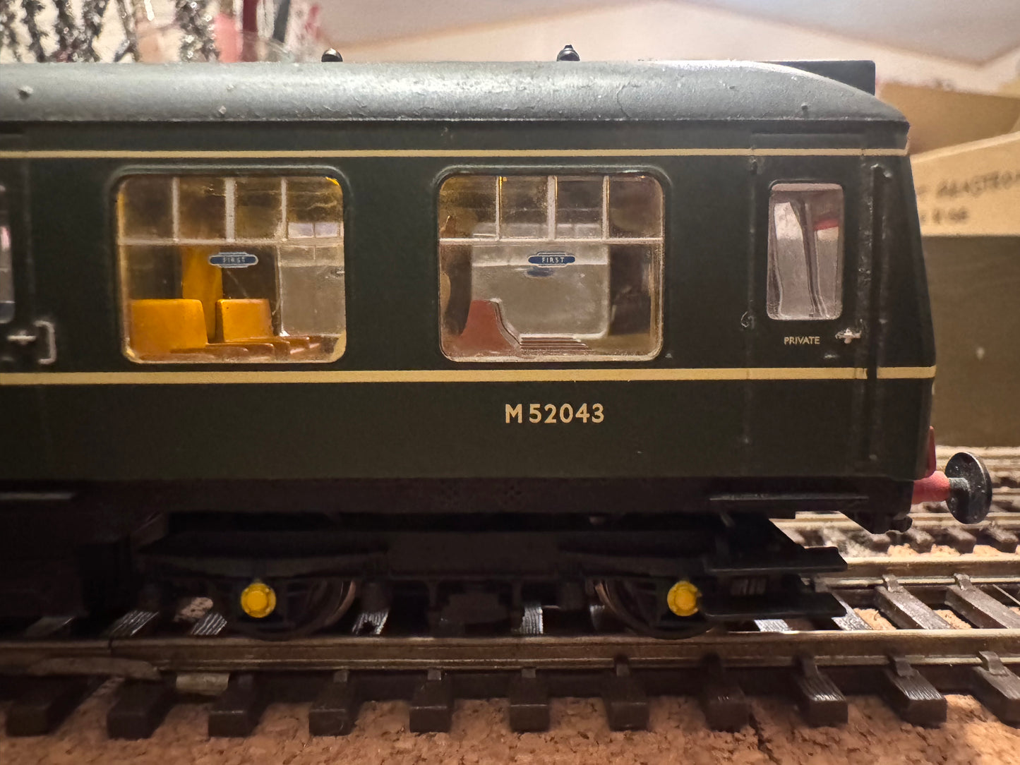 Bachmann 32-900A (OO) British Railways Class 108 DMU Units M52043 & M51928 in BR Green with Speed Whiskers. DCC Sound fitted 