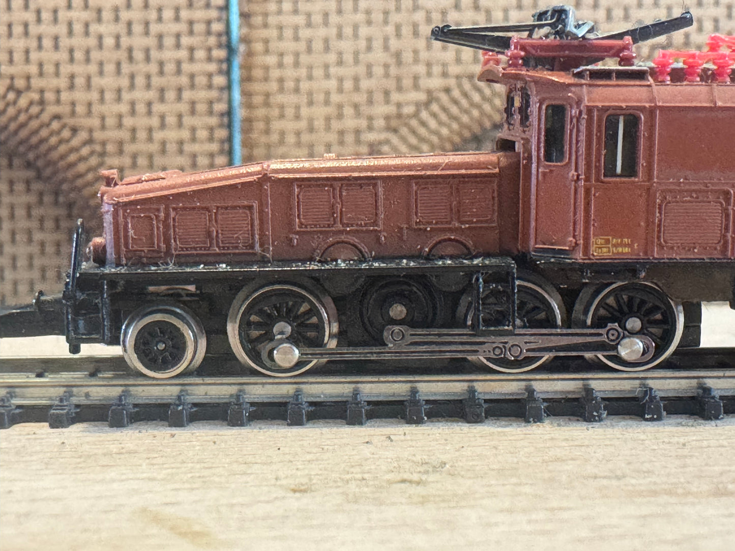Marklin Mini Club 8852 (Z Gauge) Schweizerische Bundesbahnen, Ce 6/8 III No.14301 in SBB Livery.