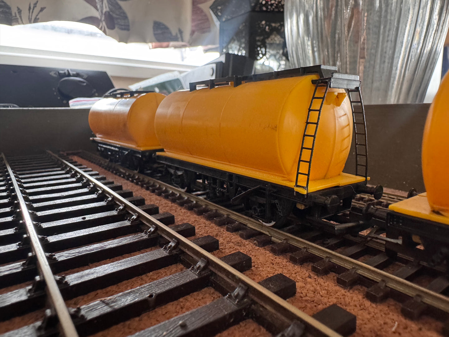 Hornby R132 (OO) Shell TTA Tank Bundle 