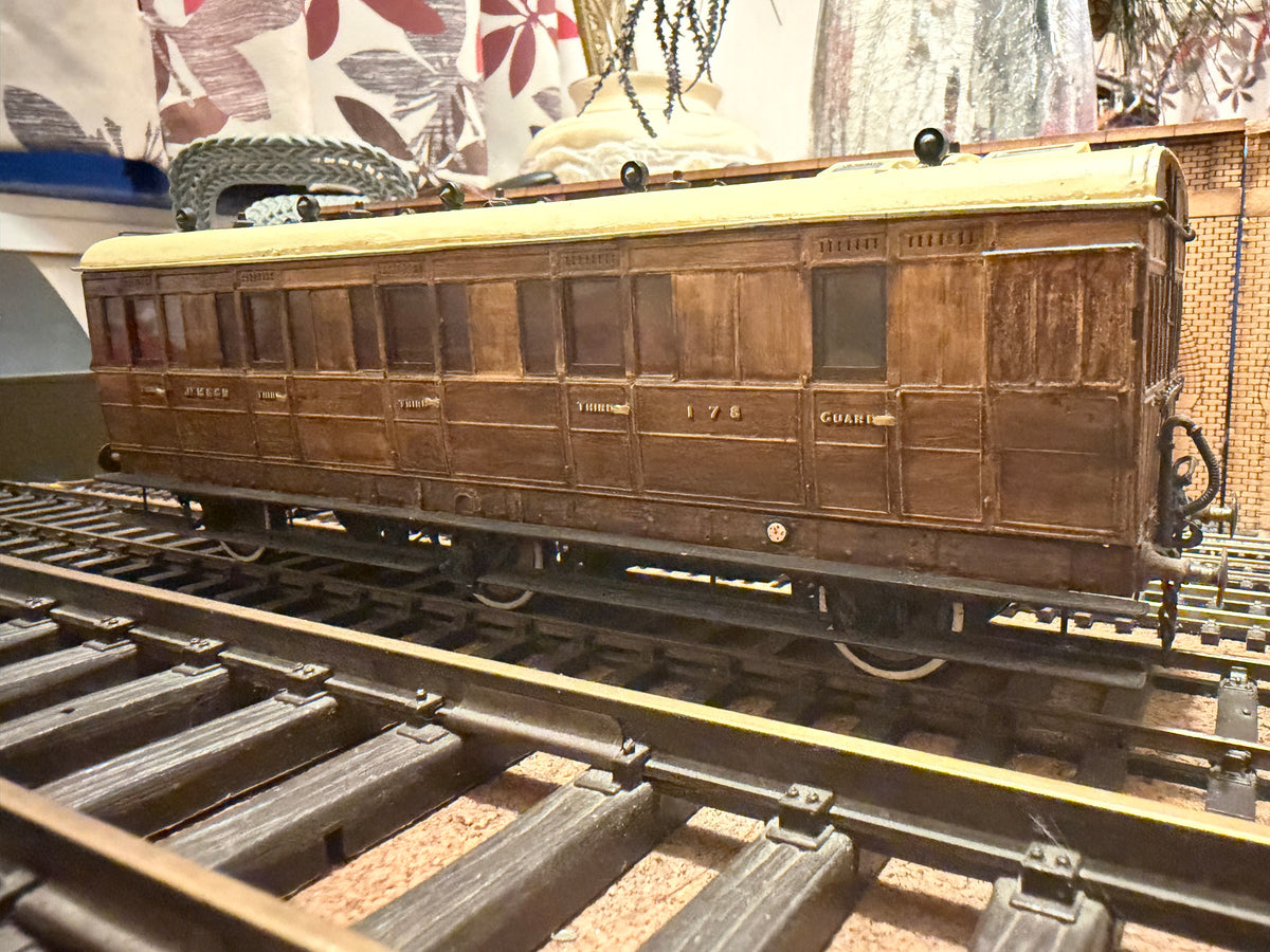 Manufacturer Unknown (O) Midland & Great Northern Joint Railway, Six Wheel Brake Third No.178 in Work Worn M&GN Teak