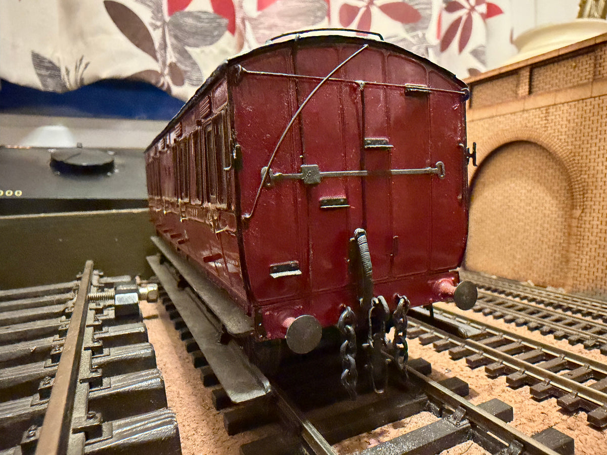 Unknown Manufacturer (O Gauge) Midland Railway Six Wheel Compartment Composite Coach No.890 in Midland Railway lined Crimson Lake. 