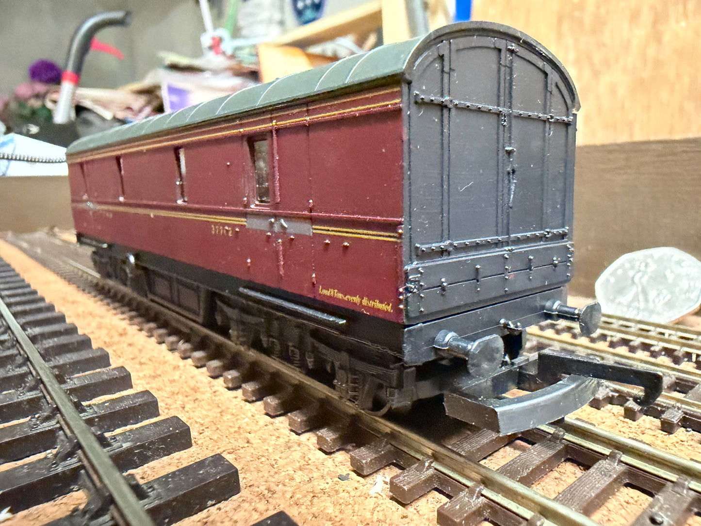 Lima 305358W (OO) London Midland & Scottish Railway Bogie Van No.37762 in LMS Crimson 