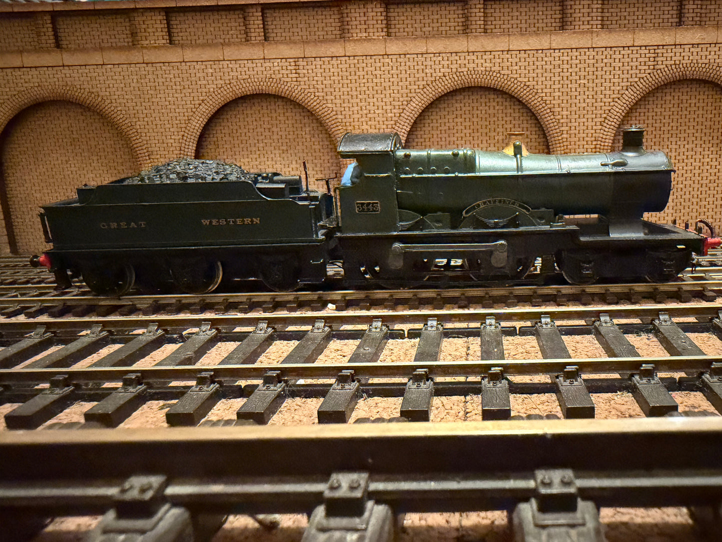 Dapol Kitmaster / Mainline (OO) Great Western Railway 3441 ‘Bird’ Class No.3443 “Chaffinch” in GWR pre 1936 Unlined Green 