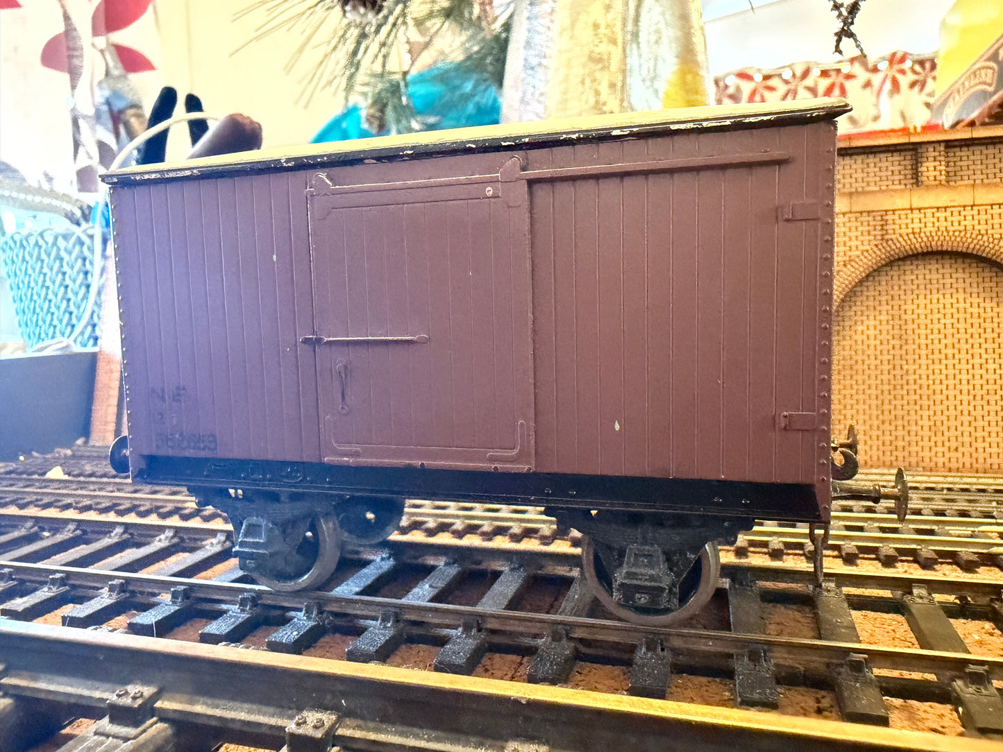 Leeds Model Company (O Gauge) North Eastern Railway 12T Van No.562553 