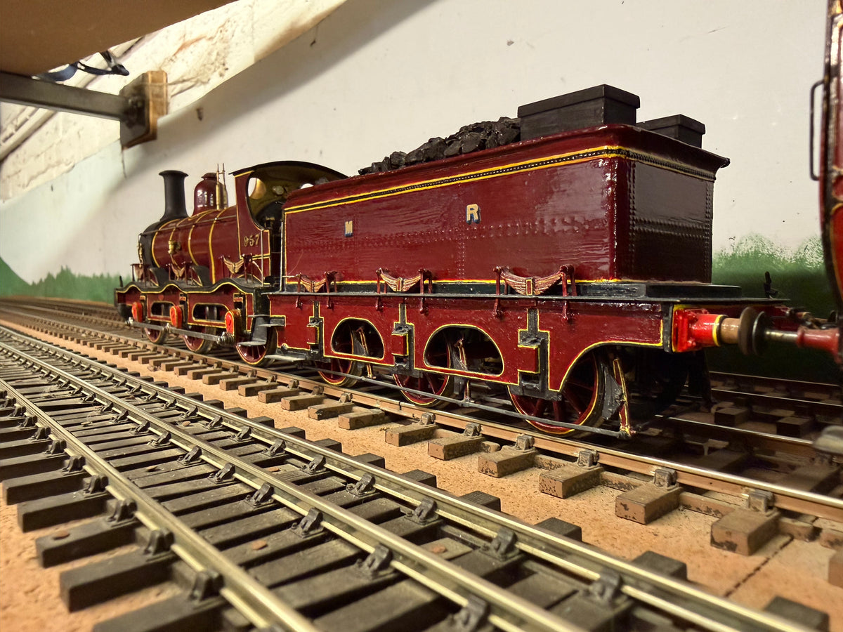 Slaters 7L007 (O gauge) Midland Railway ‘Kirtley’ Class 700 No.957 in Pre 1907 Lined Midland Railway Crimson Lake. 