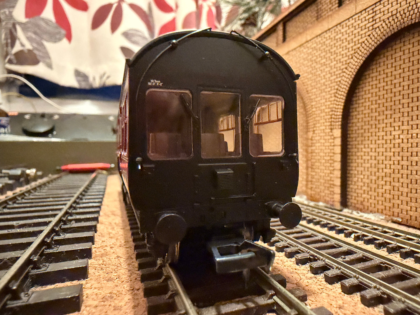 Bachmann 39-775 (OO) London Midland & Scottish Railway 50ft Inspection Saloon in LMS Crimson Lake 