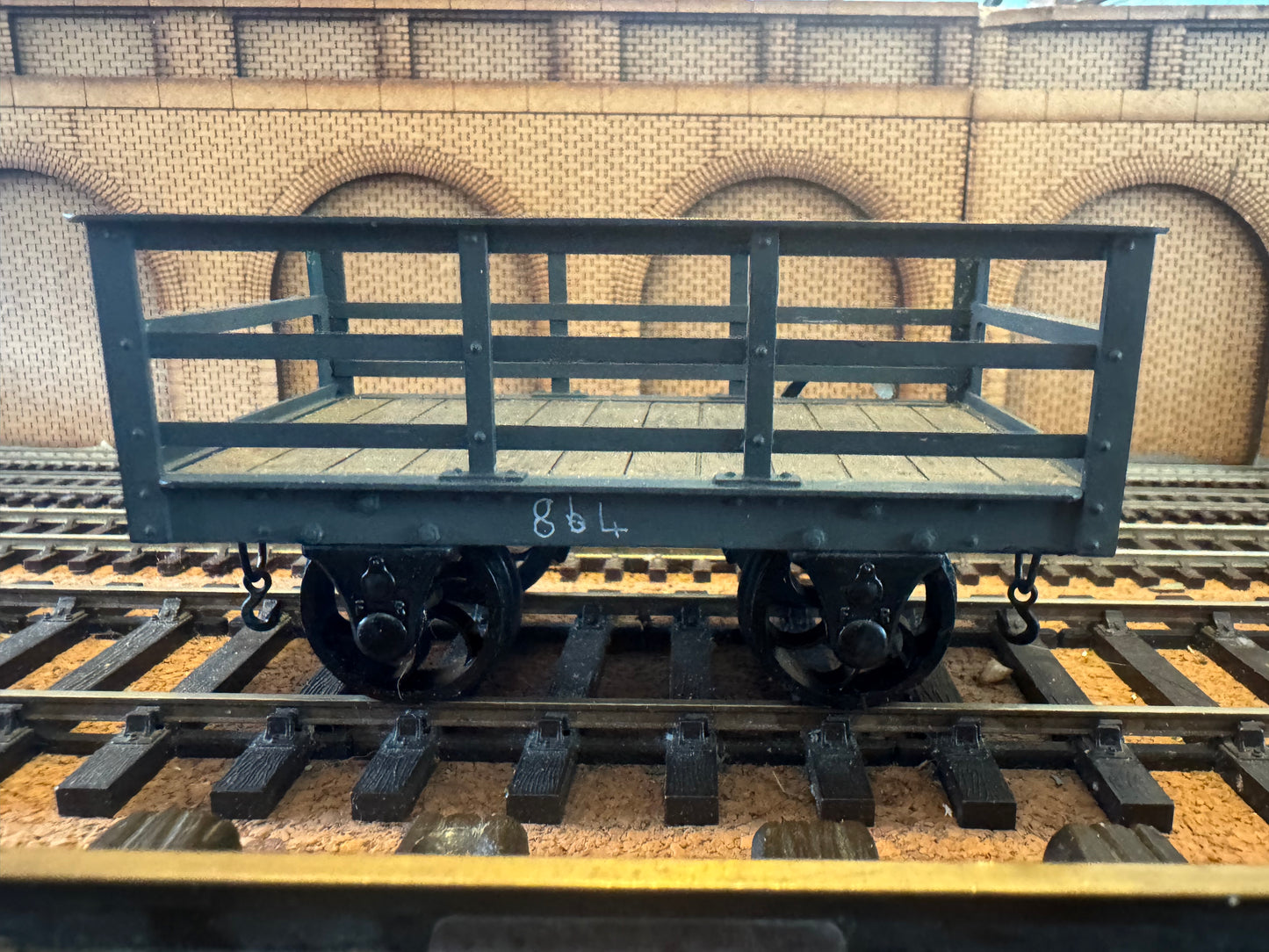 Cooper-Craft (SM32 / 16mm Scale) Festiniog Railways Slate Wagon No.864 in Dark Grey 