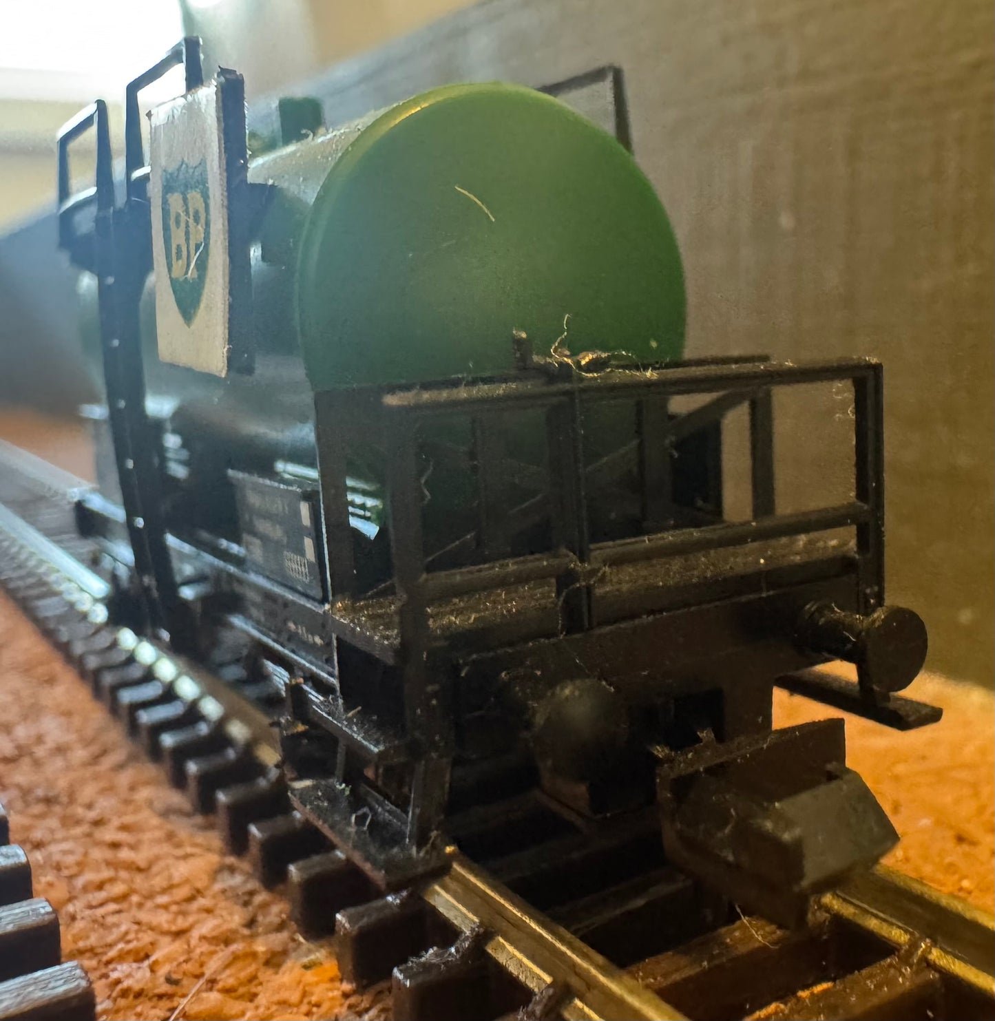 Fleischmann 8402 (Euro N Gauge / 1:160) Deutsche Bahn / British Petroleum Kesselwagen No.000 2 797 - 7.. 
